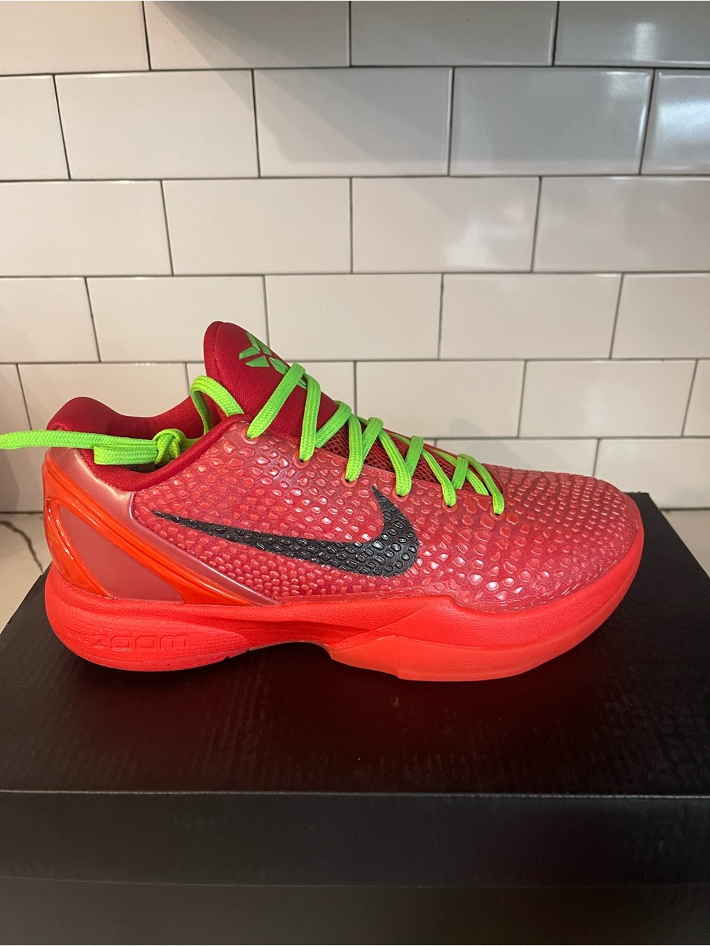 Men’s Reverse Grinch Size 8.5.